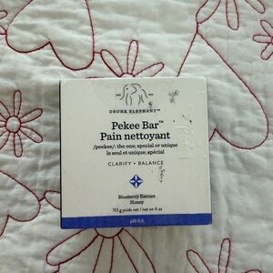 Drunk Elephant Multitasking Bar with Blueberry and Honey